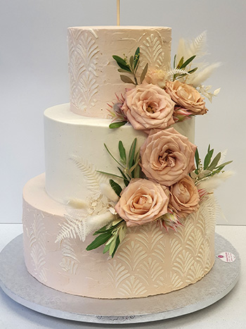 Hochzeitstorte mit Rosen